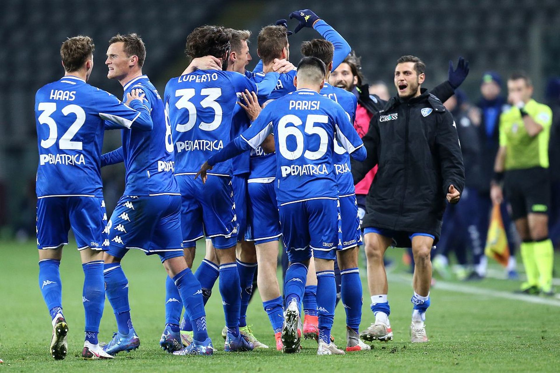 这包括中场 这包括中场